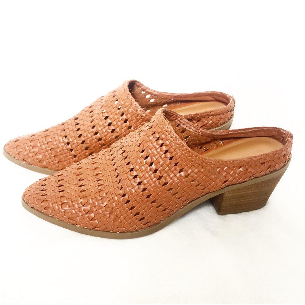 Universal Thread Kallie Universal Thread Mules